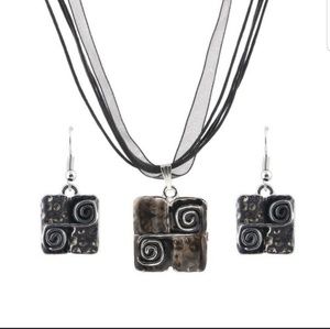 💕2 for $10💕 Black Necklace and Earring Set